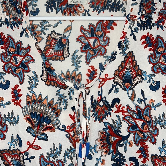Red/Blue Floral Top - Picture 2 of 3